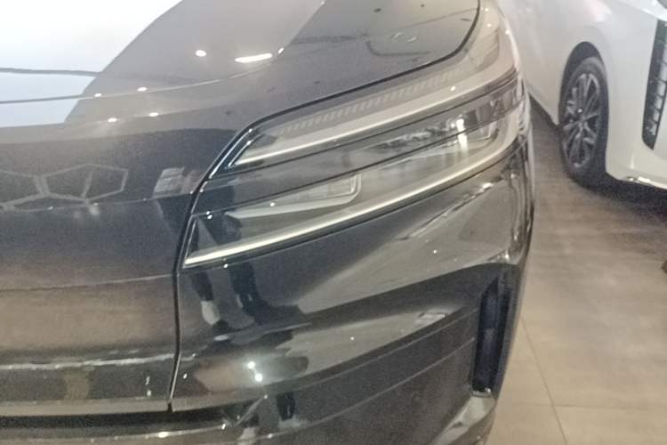 Used ONVO Luxeed L90 2025 Model—Black Knight Special Edition—Six-Seater Left Front Headlight