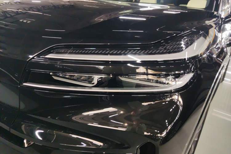 Used ONVO Luxeed L90 2025 Model—Max Six-Seater Version Left Front Headlight