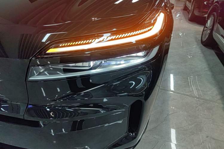 Used ONVO Luxeed L90 2025 Model—Ultra Six-Seater Version Left Front Headlight