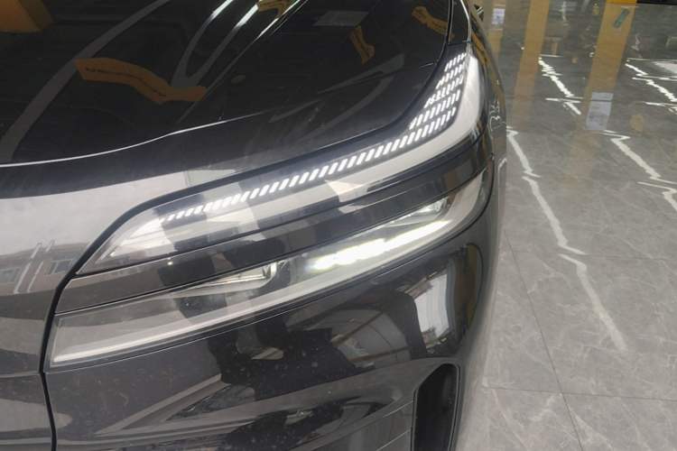 Used ONVO Luxeed L90 2025 Model—Ultra Six-Seater Version Left Front Headlight