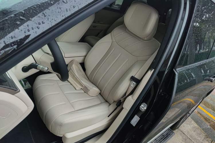 Used ONVO Luxeed L90 2025 Model—Ultra Six-Seater Version Left Front Seat