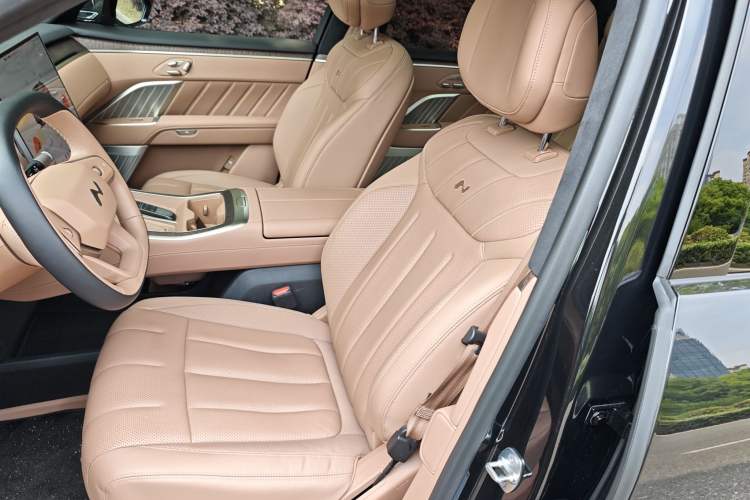 Used ONVO Luxeed L90 2025 Model—Ultra Six-Seater Version Left Front Seat