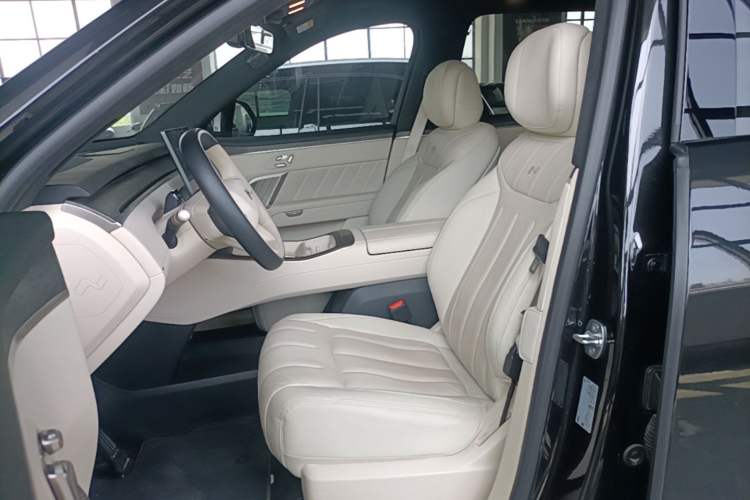 Used ONVO Luxeed L90 2025 Model—Ultra Six-Seater Version Left Front Seat