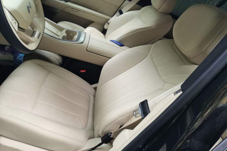 Used ONVO Luxeed L90 2025 Model—Max Six-Seater Version Left Front Seat