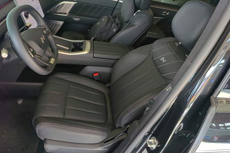Used ONVO Luxeed L90 2025 Model—Max Six-Seater Version Left Front Seat