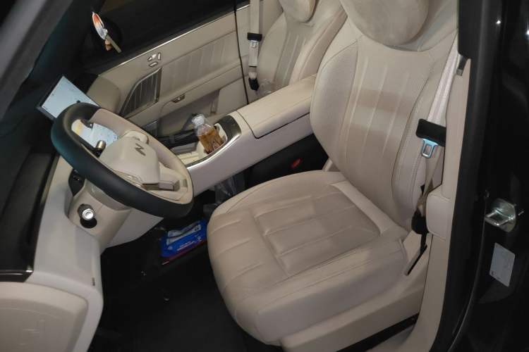 Used ONVO Luxeed L90 2025 Model—Max Six-Seater Version Left Front Seat