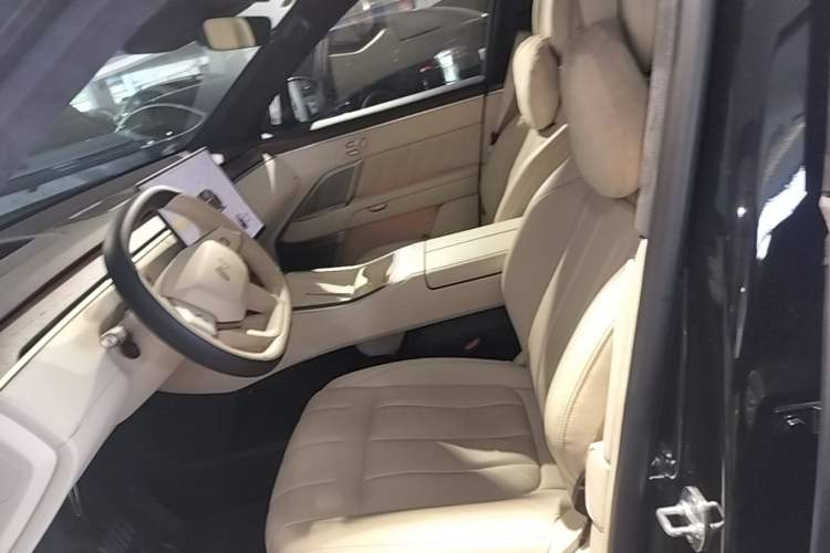 Used ONVO Luxeed L90 2025 Model—Max Six-Seater Version Left Front Seat