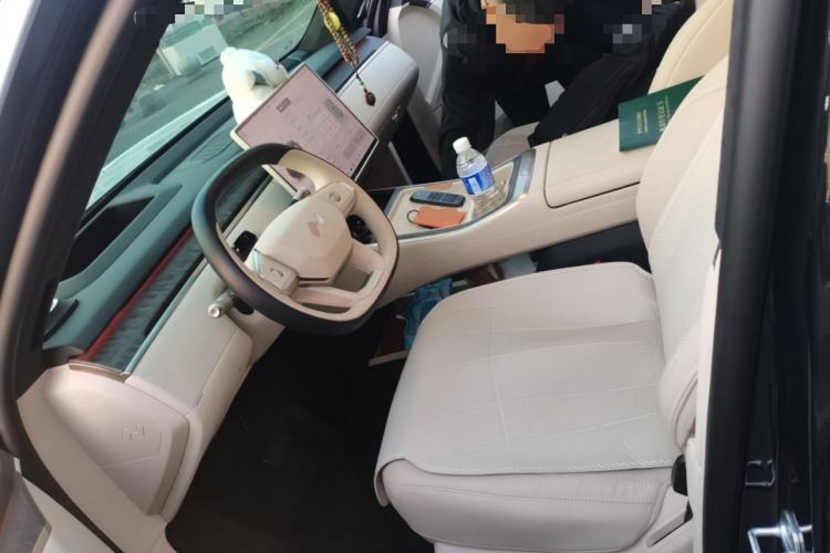 Used ONVO Luxeed L90 2025 Model—Max Six-Seater Version Left Front Seat