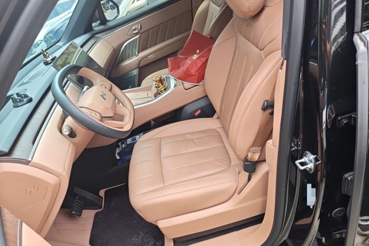 Used ONVO Luxeed L90 2025 Model—Max Six-Seater Version Left Front Seat