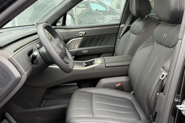 Used ONVO Luxeed L90 2025 Model—Max Six-Seater Version Left Front Seat