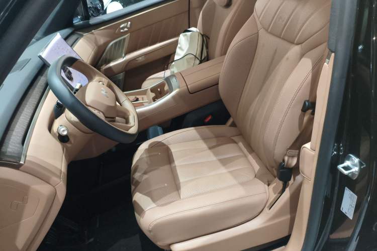 Used ONVO Luxeed L90 2025 Model—Max Six-Seater Version Left Front Seat