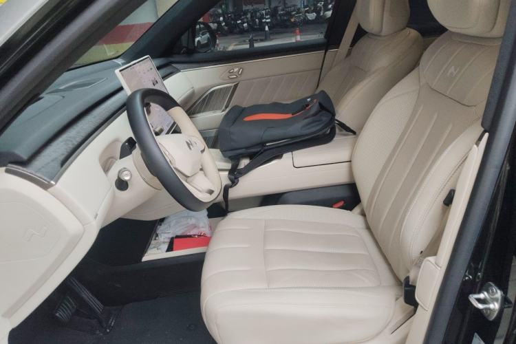 Used ONVO Luxeed L90 2025 Model—Pro Six-Seater Version Left Front Seat