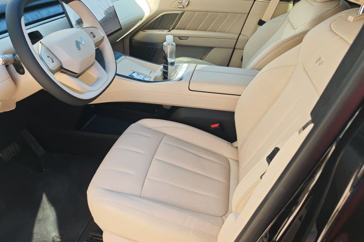Used ONVO Luxeed L90 2025 Model—Max Six-Seater Version Left Front Seat