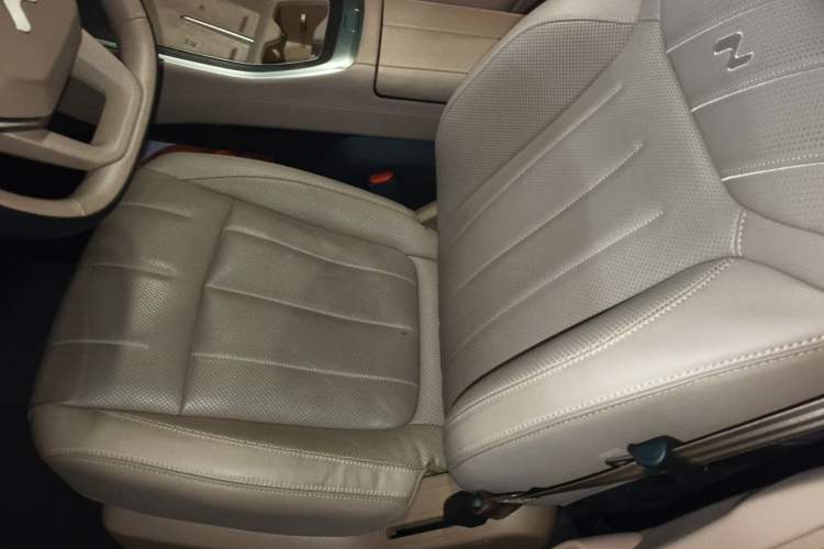 Used ONVO Luxeed L90 2025 Model—Ultra Six-Seater Version Left Front Seat