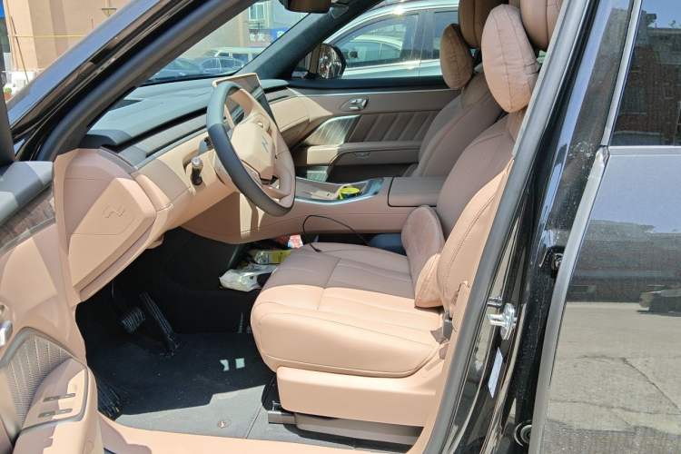 Used ONVO Luxeed L90 2025 Model—Ultra Six-Seater Version Left Front Seat