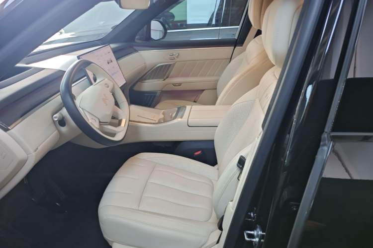 Used ONVO Luxeed L90 2025 Model—Max Six-Seater Version Left Front Seat
