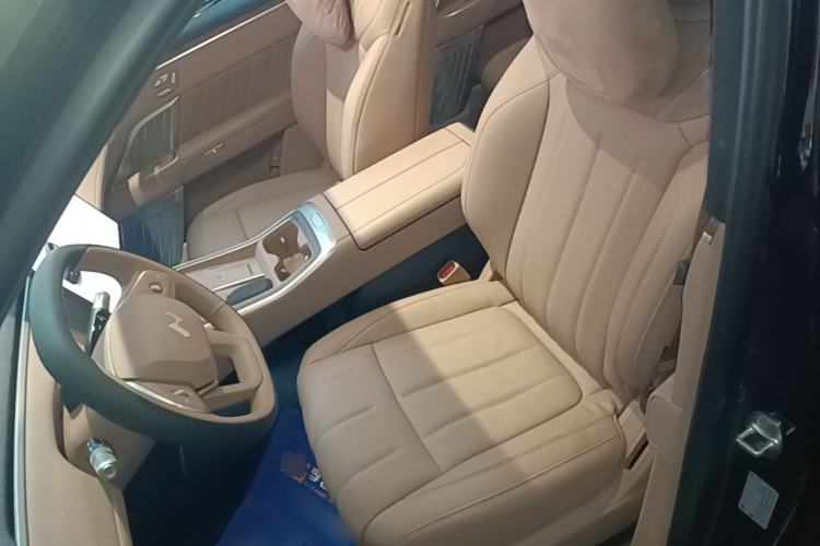 Used ONVO Luxeed L90 2025 Model—Black Knight Special Edition—Six-Seater Left Front Seat