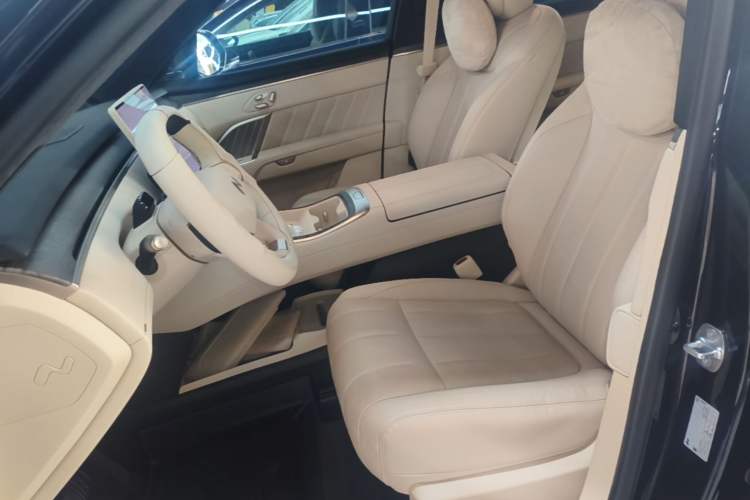 Used ONVO Luxeed L90 2025 Model—Max Six-Seater Version Left Front Seat