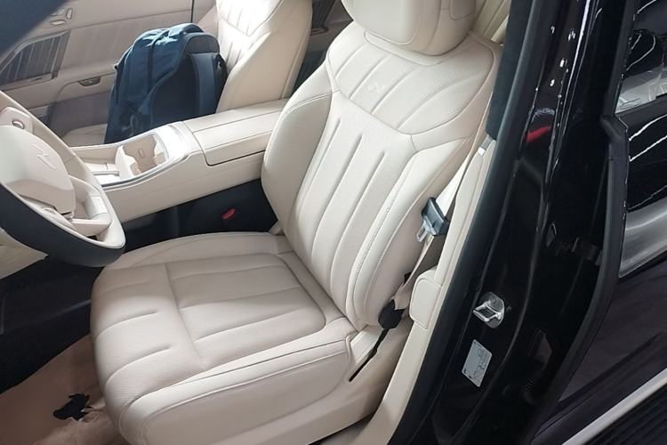 Used ONVO Luxeed L90 2025 Model—Ultra Six-Seater Version Left Front Seat