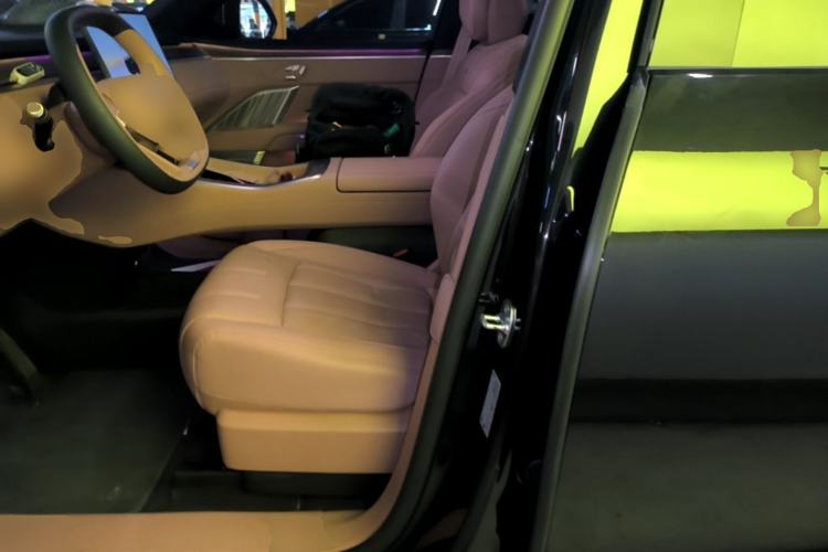 Used ONVO Luxeed L90 2025 Model—Max Six-Seater Version Left Front Seat