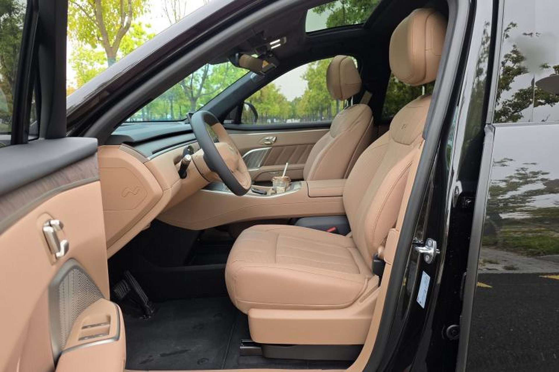 Used ONVO Luxeed L90 2025 Model—Ultra Six-Seater Version Left Front Seat