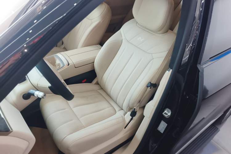 Used ONVO Luxeed L90 2025 Model—Ultra Six-Seater Version Left Front Seat