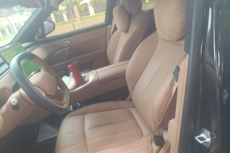 Used ONVO Luxeed L90 2025 Model—Max Six-Seater Version Left Front Seat