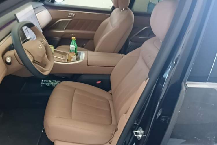 Used ONVO Luxeed L90 2025 Model—Ultra Six-Seater Version Left Front Seat