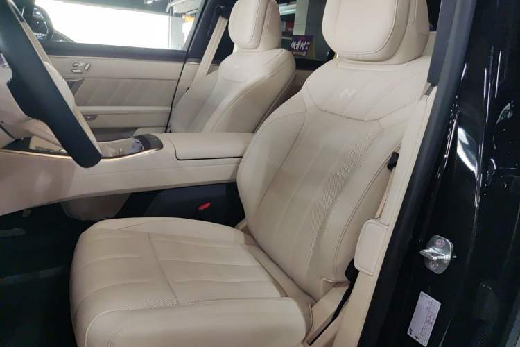 Used ONVO Luxeed L90 2025 Model—Max Six-Seater Version Left Front Seat