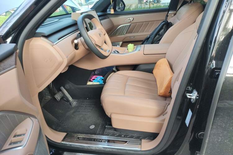 Used ONVO Luxeed L90 2025 Model—Max Six-Seater Version Left Front Seat