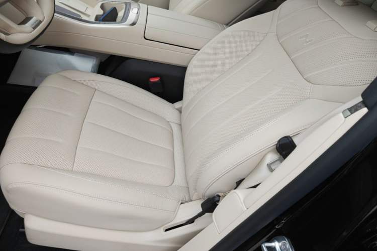 Used ONVO Luxeed L90 2025 Model—Max Six-Seater Version Left Front Seat