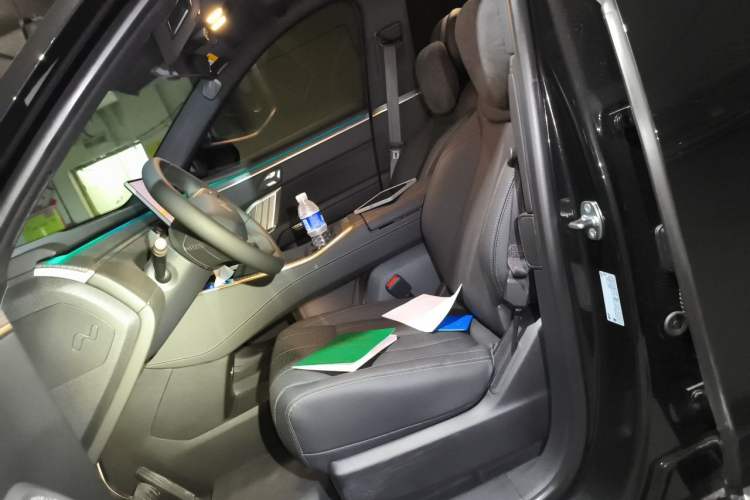 Used ONVO Luxeed L90 2025 Model—Pro Six-Seater Version Left Front Seat