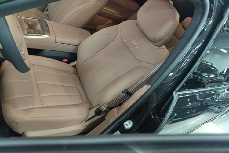 Used ONVO Luxeed L90 2025 Model—Ultra Six-Seater Version Left Front Seat