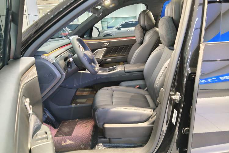 Used ONVO Luxeed L90 2025 Model—Ultra Six-Seater Version Left Front Seat