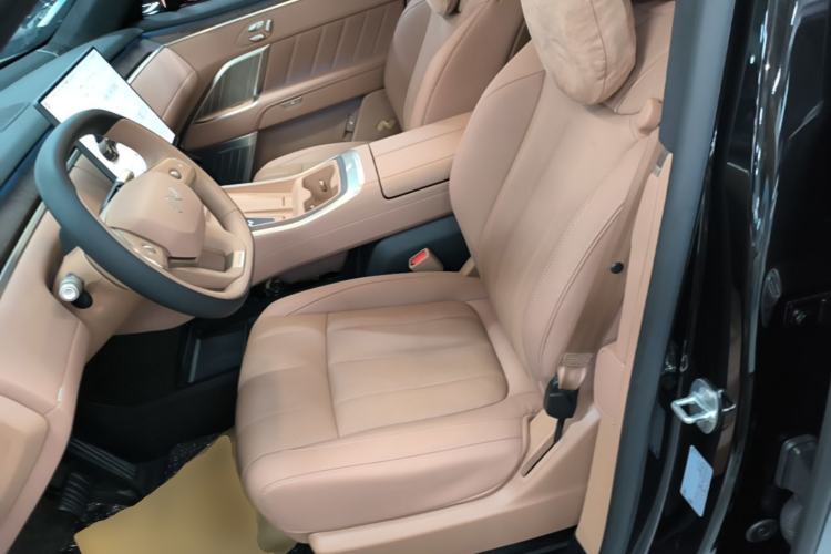 Used ONVO Luxeed L90 2025 Model—Ultra Six-Seater Version Left Front Seat