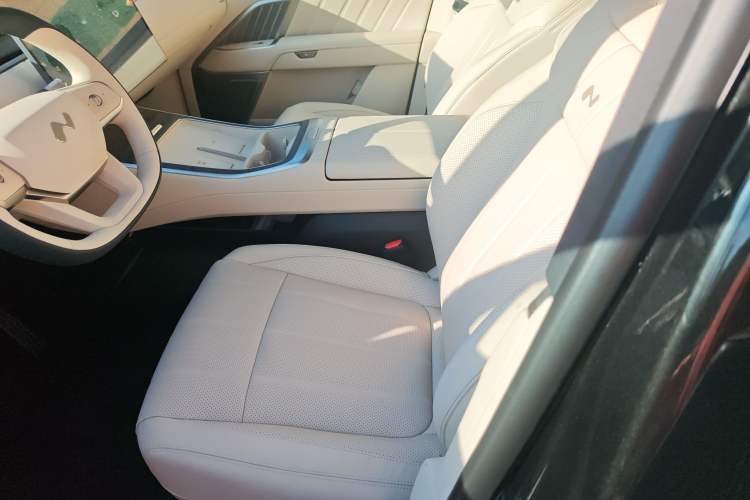 Used ONVO Luxeed L90 2025 Model—Ultra Six-Seater Version Left Front Seat