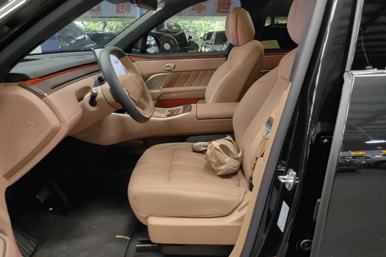 Used ONVO Luxeed L90 2025 Model—Ultra Six-Seater Version Left Front Seat