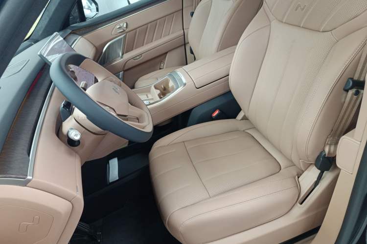 Used ONVO Luxeed L90 2025 Model—Max Six-Seater Version Left Front Seat