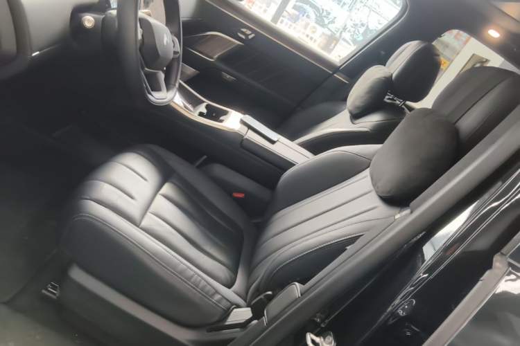 Used ONVO Luxeed L90 2025 Model—Max Six-Seater Version Left Front Seat