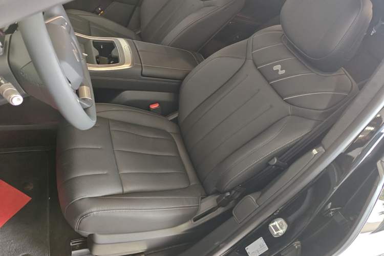 Used ONVO Luxeed L90 2025 Model—Ultra Six-Seater Version Left Front Seat