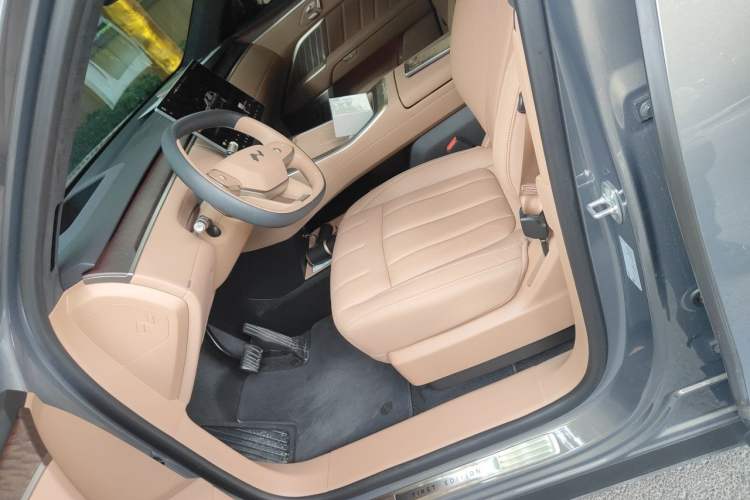 Used ONVO Luxeed L90 2025 Model—Ultra Six-Seater Version Left Front Seat