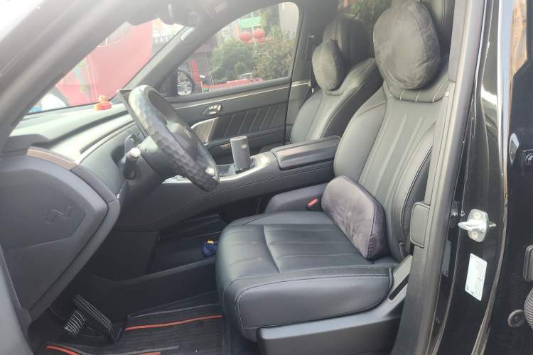 Used ONVO Luxeed L90 2025 Model—Max Six-Seater Version Left Front Seat
