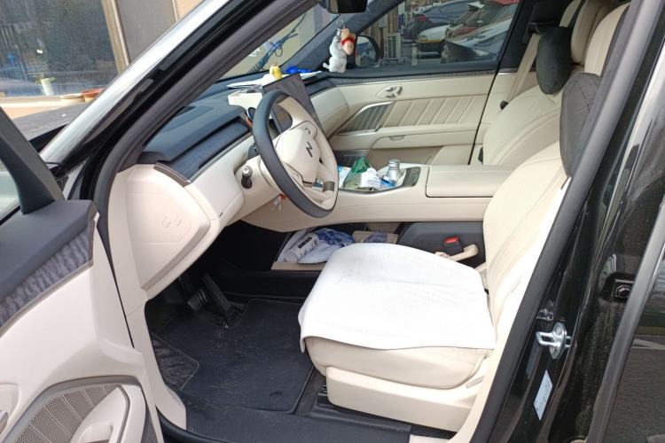 Used ONVO Luxeed L90 2025 Model—Ultra Six-Seater Version Left Front Seat