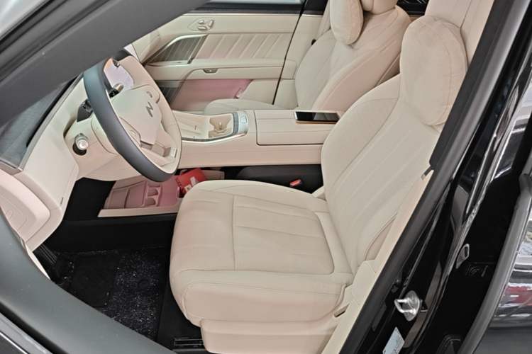 Used ONVO Luxeed L90 2025 Model—Ultra Six-Seater Version Left Front Seat