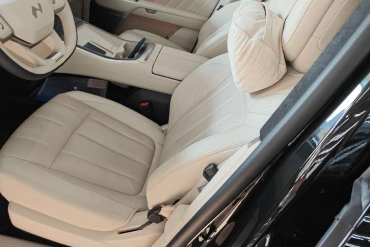 Used ONVO Luxeed L90 2025 Model—Max Six-Seater Version Left Front Seat