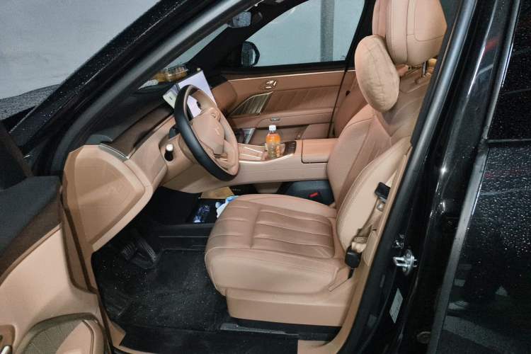 Used ONVO Luxeed L90 2025 Model—Max Six-Seater Version Left Front Seat