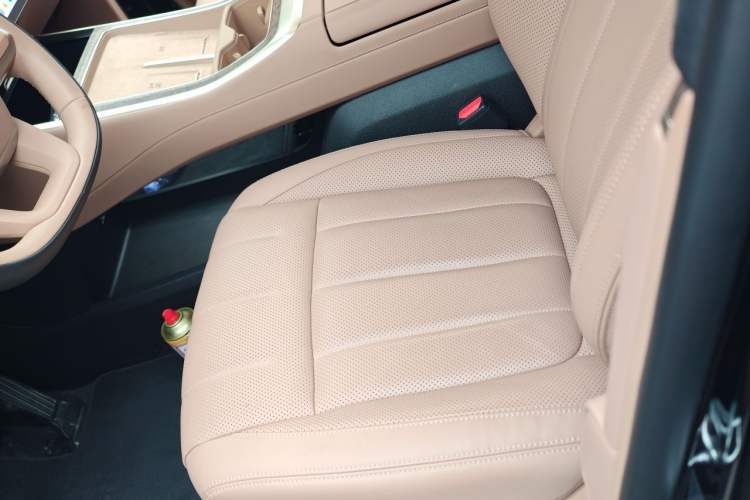 Used ONVO Luxeed L90 2025 Model—Black Knight Special Edition—Six-Seater Left Front Seat