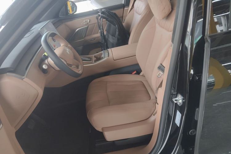 Used ONVO Luxeed L90 2025 Model—Ultra Six-Seater Version Left Front Seat