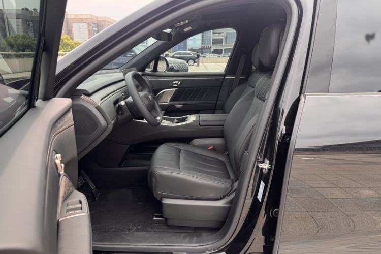Used ONVO Luxeed L90 2025 Model—Max Six-Seater Version Left Front Seat