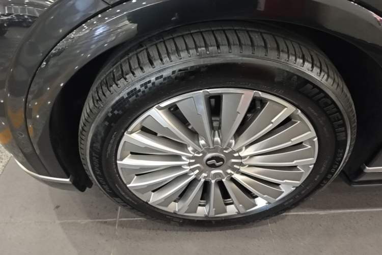 Used ONVO Luxeed L90 2025 Model—Ultra Six-Seater Version Left Front Wheel Hub